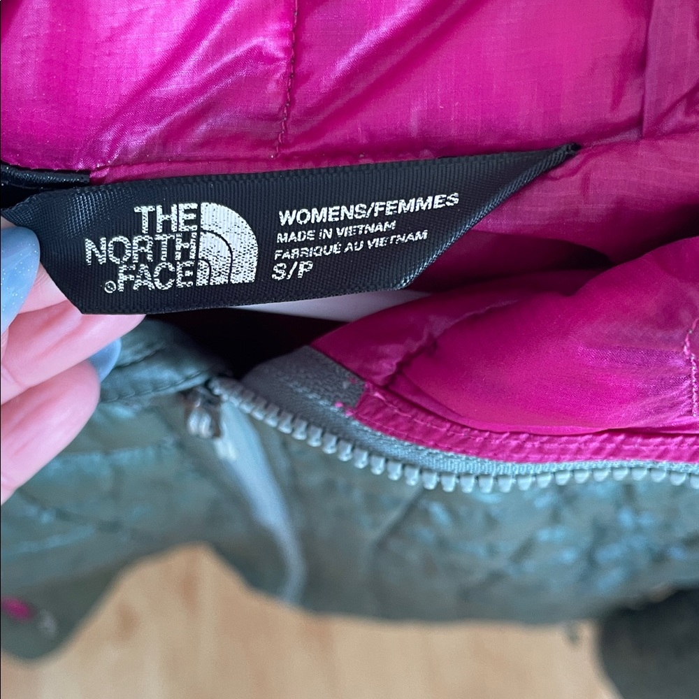 The North Face Women’s Olive and Magenta Puffer Jacket - Picture 2 of 3